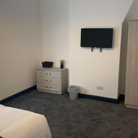 Houghton Guest House 2 Stoke-on-Trent Екстериор снимка