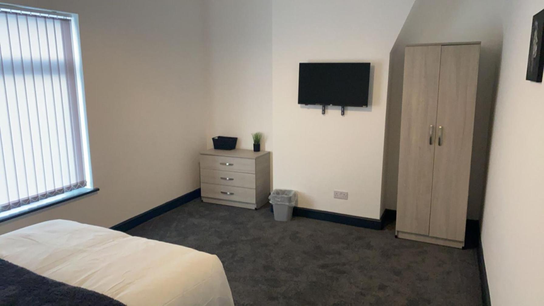 Houghton Guest House 2 Stoke-on-Trent Екстериор снимка