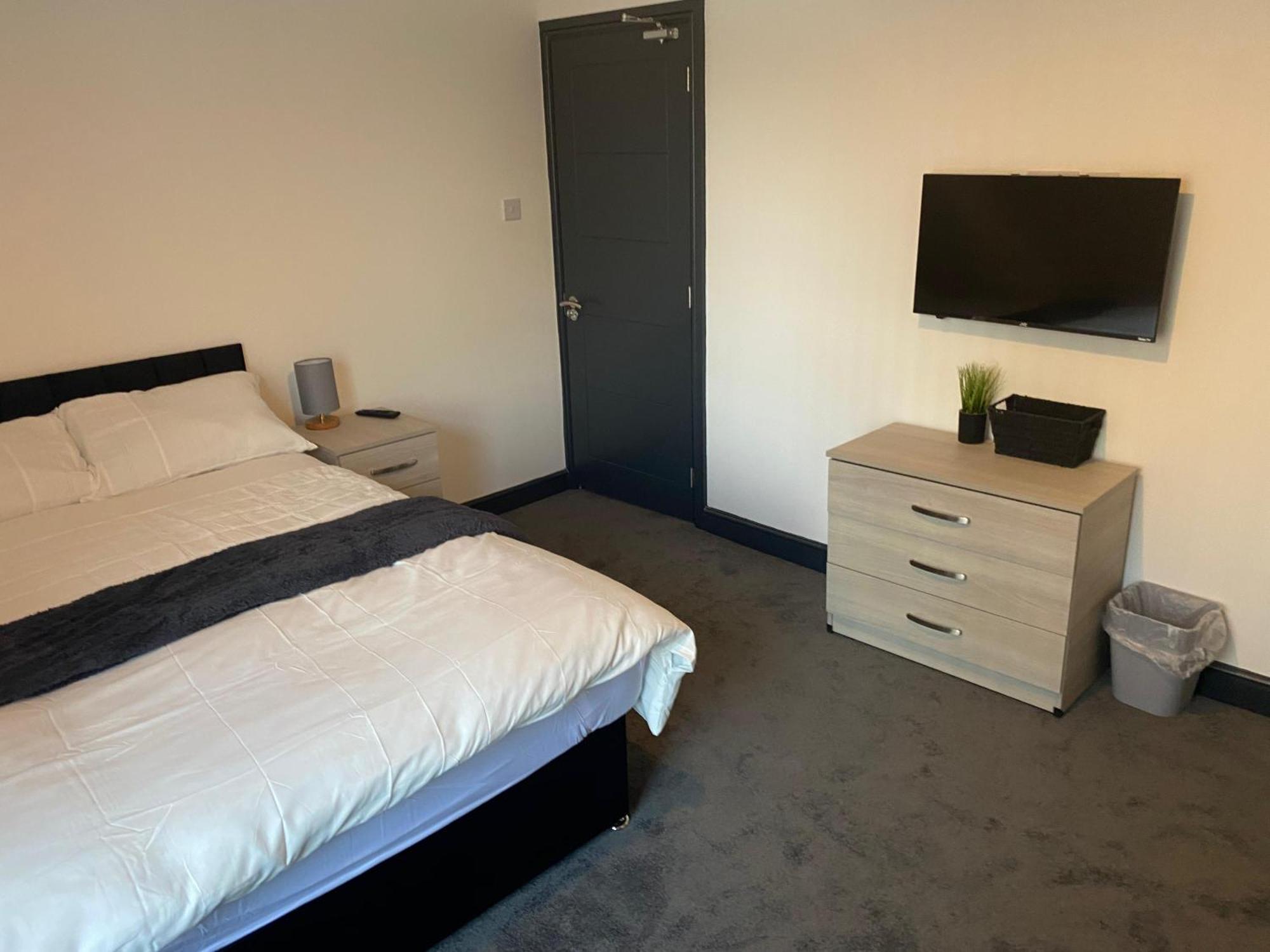 Houghton Guest House 2 Stoke-on-Trent Екстериор снимка